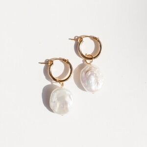OUR SPARE CHANGE Pearl Earrings 18k gold plated